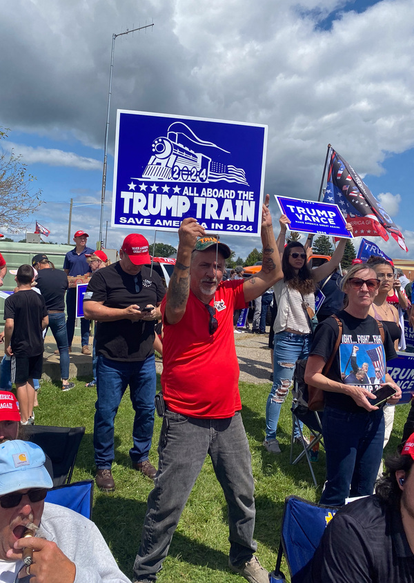 Hundreds Gather to Welcome Trump in Howell