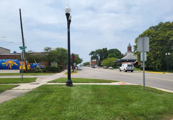 Coating Work Approved For Traffic Signal Poles In City Of Howell