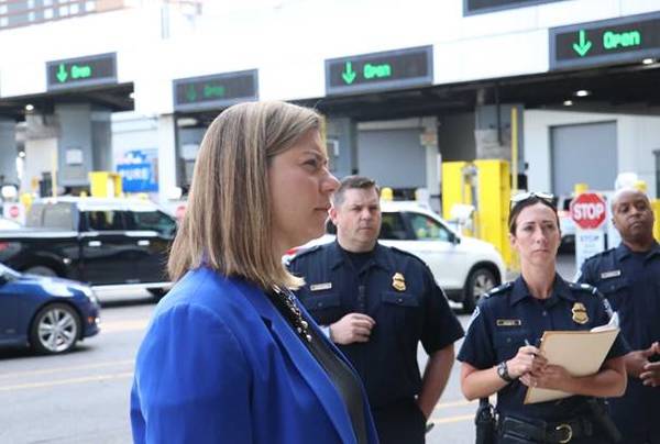 Slotkin Meets With CBP Officers At Canadian Border