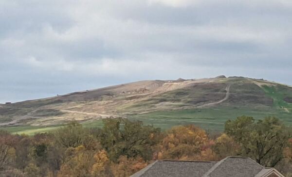 Residents Crowd Town Hall On Controversial Landfill Expansion